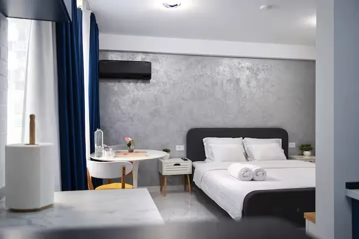Garsonieră de închiriat Pitești pe zi - baie modernă