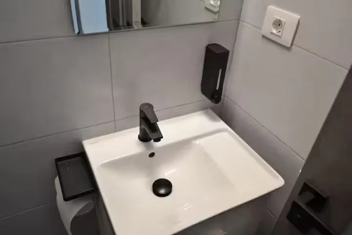 Garsonieră central Pitești - amenajare interioară